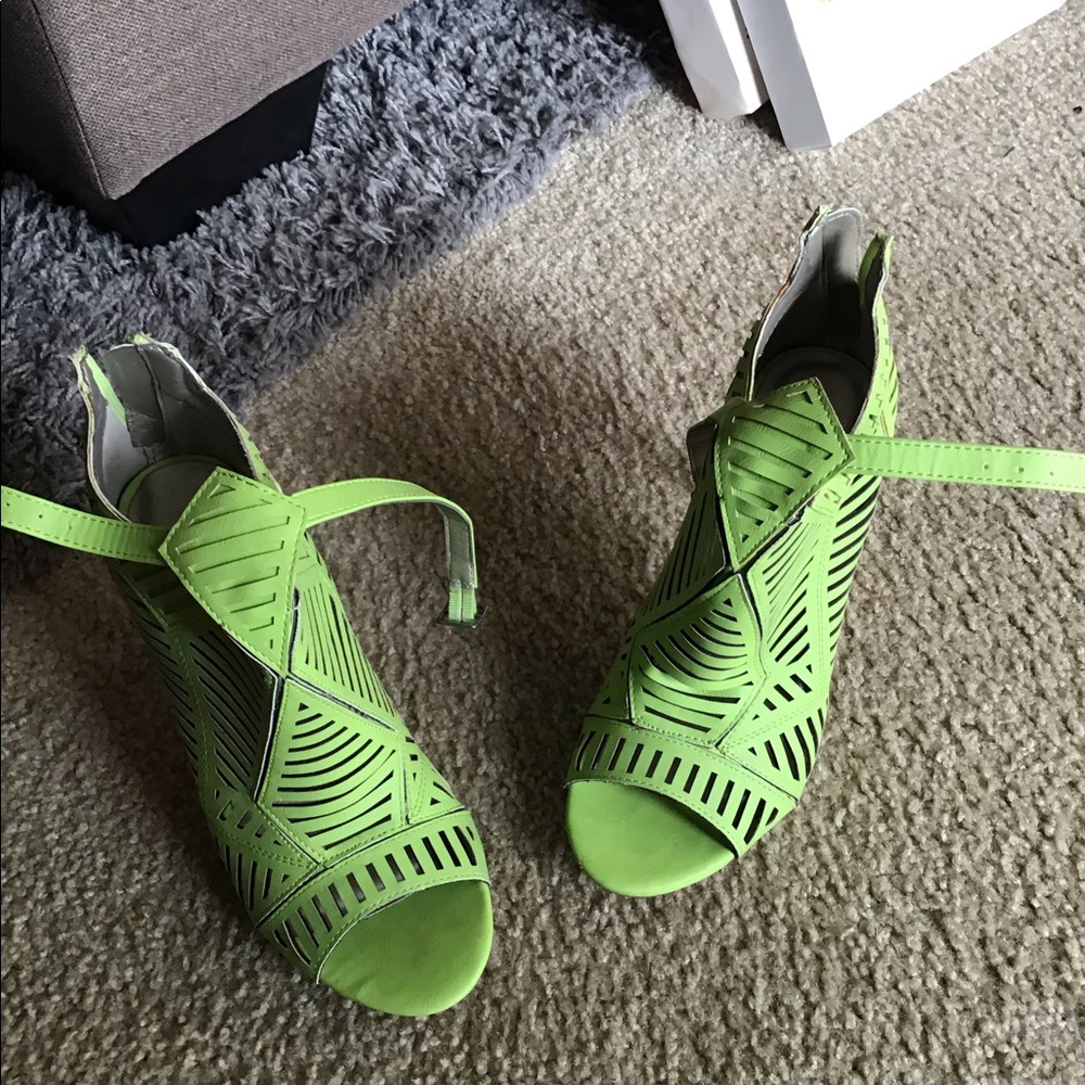 Michael Antonio - Trendy Neon Women’s heels NWOT